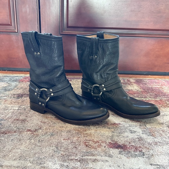 Frye Shoes - Frye Maxine Trapunto Shortie Black Leather Boot sz 8.5